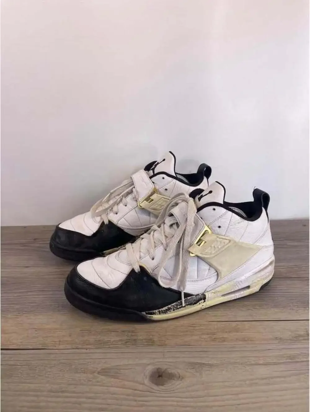 Nike Air Jordan Flight 45 High White Black Metallic Gold Mens 10.5 364756-103